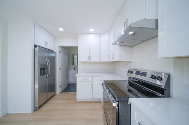 Photo - 206 W Broadbent Dr