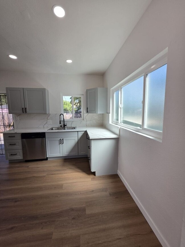 Photo - 3260-64 Steel Steet Unit 3262