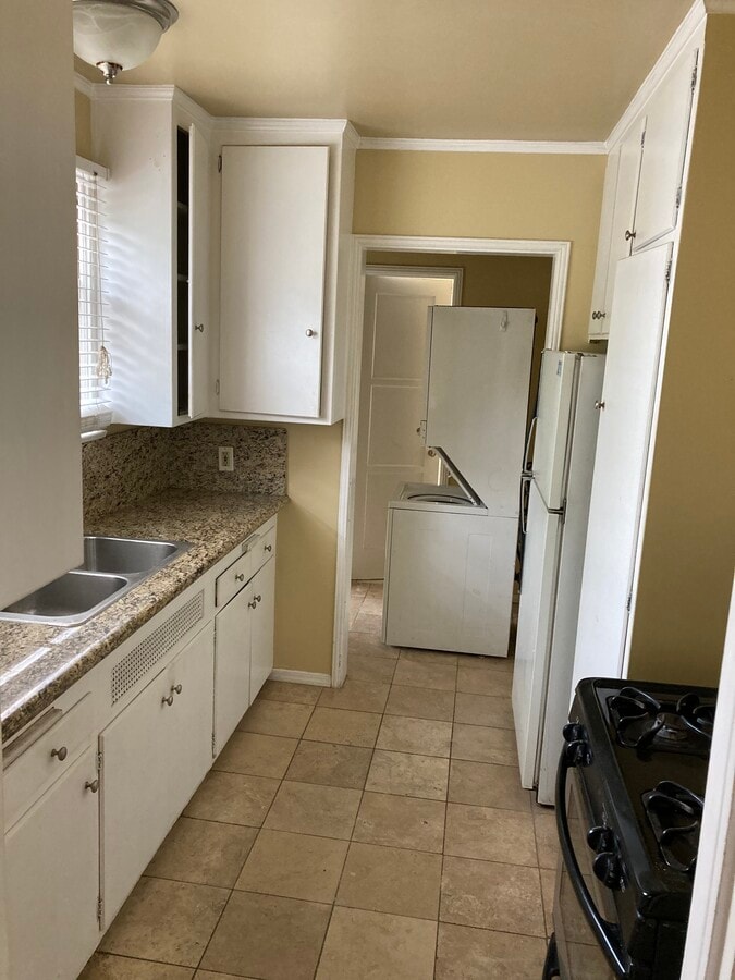 Kitchen - 1526 E Wilson Ave Unit Detached House