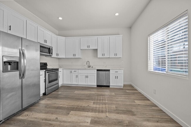 Building Photo - 6208 Pembroke Dr