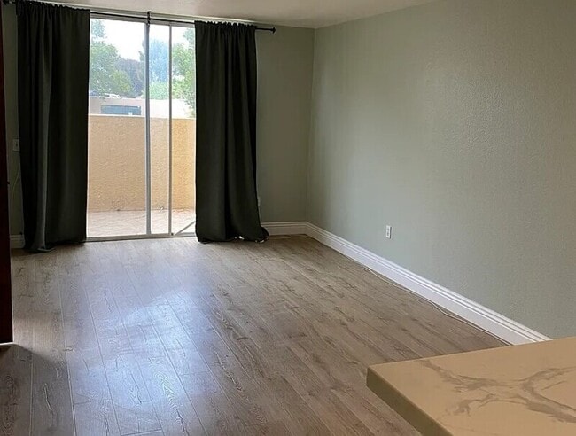 Building Photo - 3915 Nobel Dr Unit 3