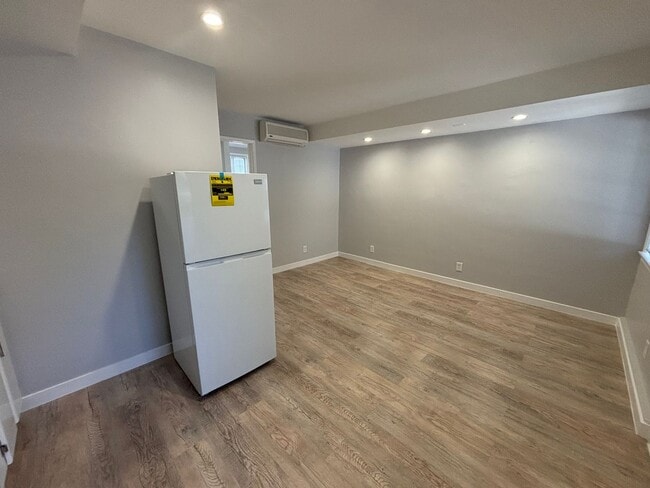 Photo - Studio Apartment - Parking included-Open House Tuesday at 5pm Unit 814-B2- single