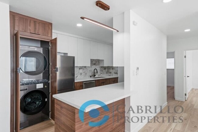 Building Photo - 4669 34th St Unit 8