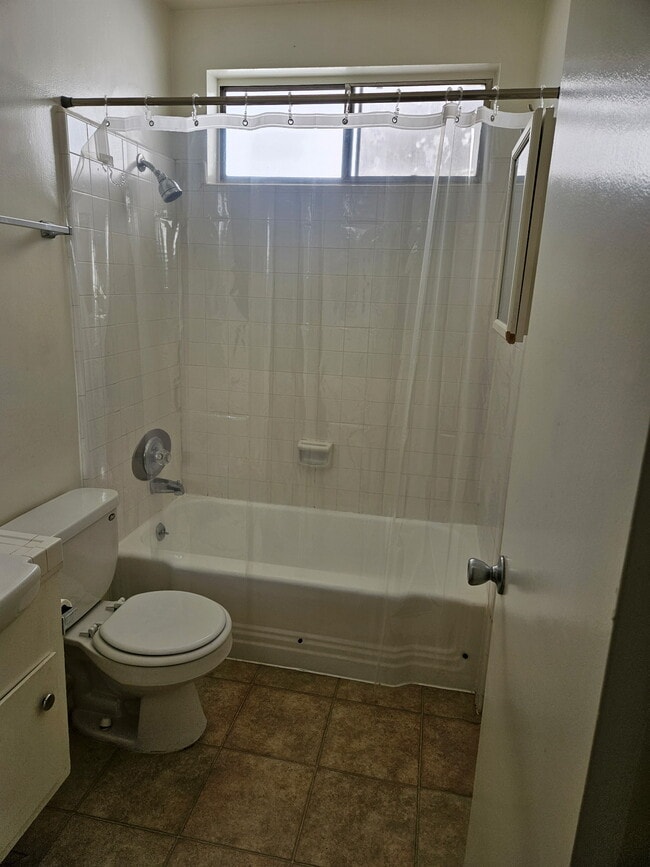 Bath - 3622 Dunn Dr Unit #5