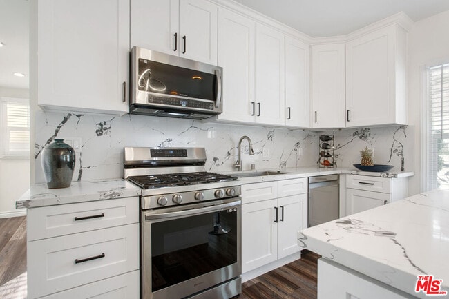 Photo - 5542 Harold Way