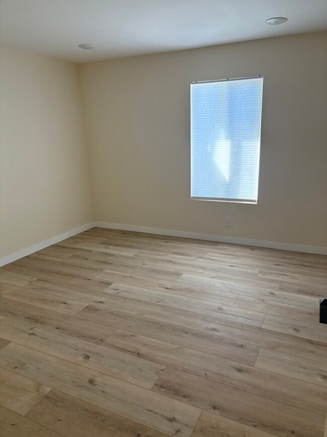 Photo - 1504 253rd St