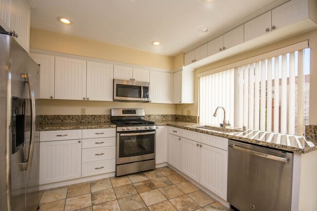 Spacious 3BR Condo with Pool View in Tangl... - Spacious 3BR Condo with Pool View in Tangl...