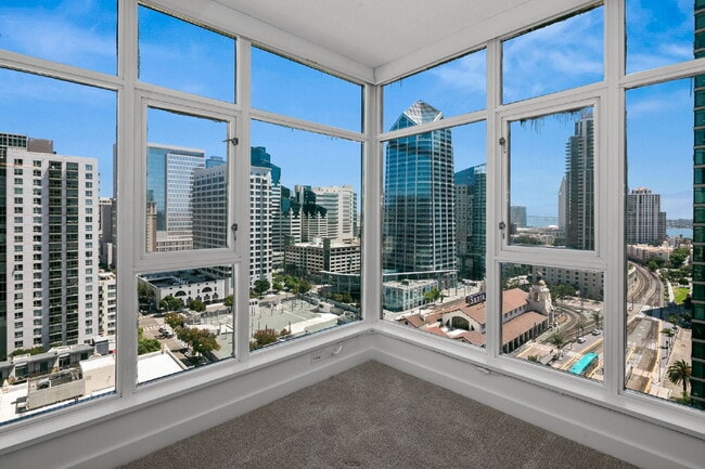Photo - "Stylish 1-Bedroom Condo with Stunning Views in Vibrant San Diego!" Unit 2004
