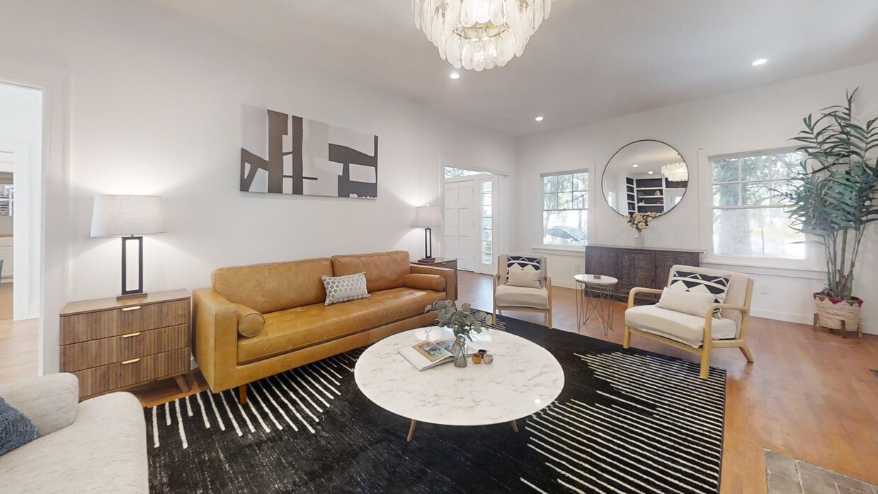 3D Tour - 1607 N Vista St House