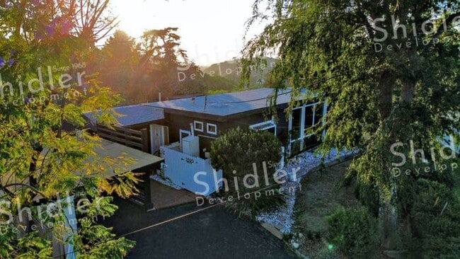 Photo - The Bridge House - 2 Bed 1 Bath with Uncompromising Views
