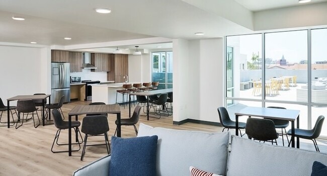 Photo - 1623 W Manchester Ave