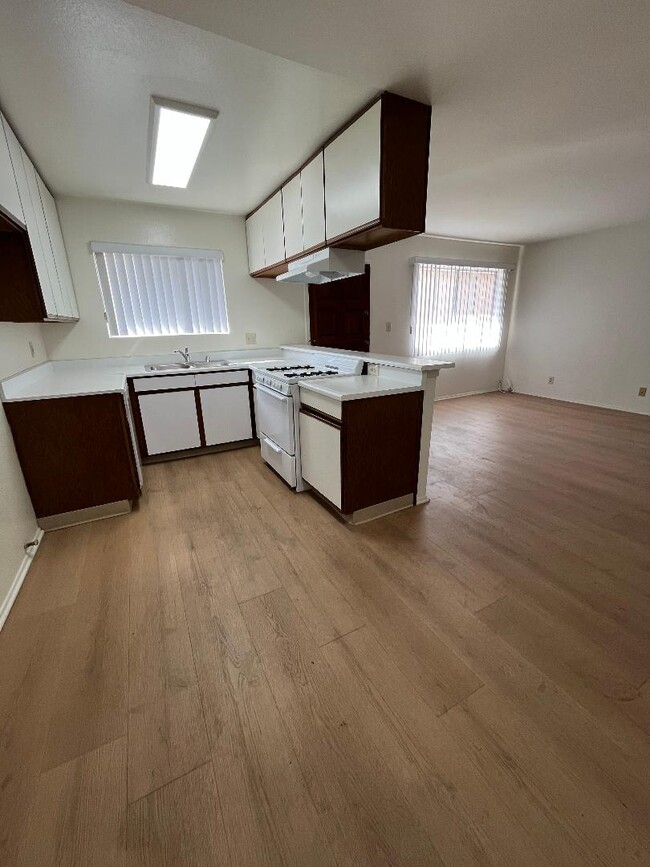 Photo - 5908 Cedros Avenue