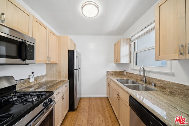 Photo - 5303 Vantage Ave Unit 5303 1/2