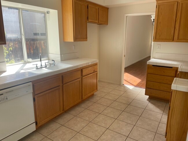 Photo - 30042 Sugarpine St