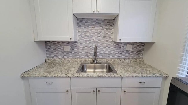 Photo - 1 bed, 1 bath - Point Loma