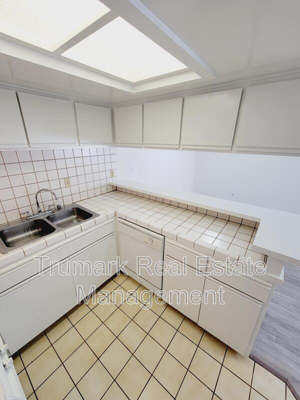 Photo - 416 W Milford St