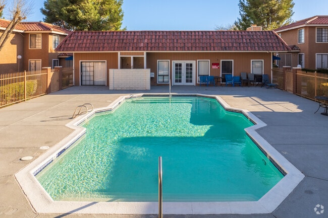 Second Pool - Newporter Apartments