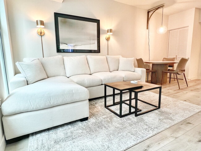 Photo - 425 W Beech St Apartment Unit ID1288264P