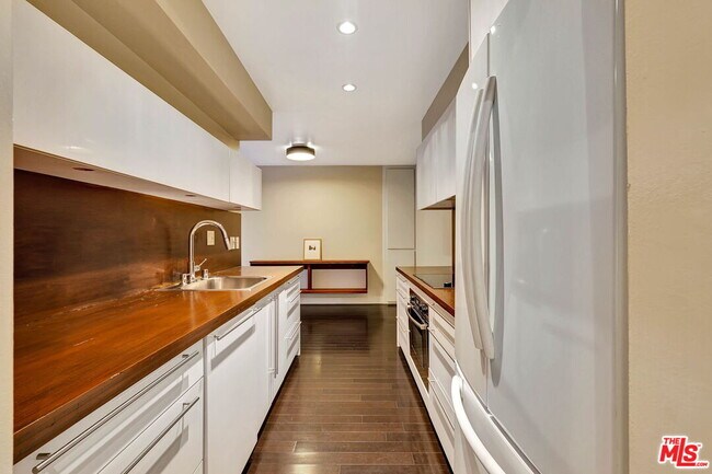 Photo - 1010 Palm Ave Unit 109