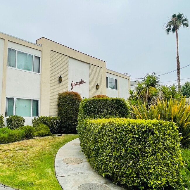 10851 MOORPARK ST - 10851 Moorpark St Apartments
