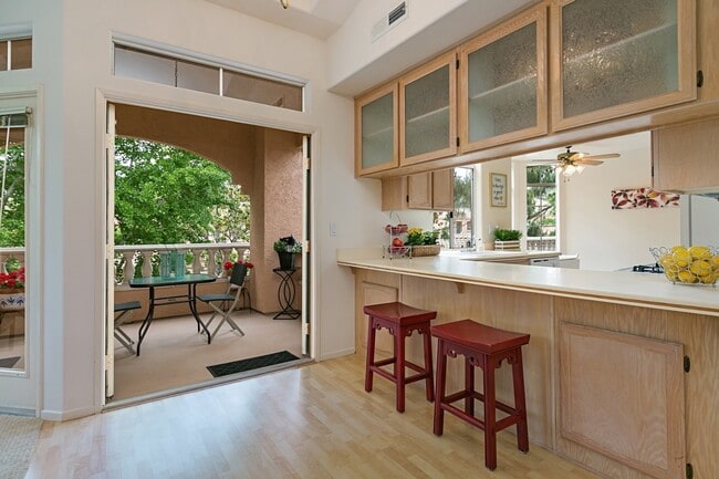 Building Photo - 3525 Cameo Dr Unit 95