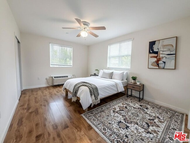 Building Photo - 1254 W 37th Dr Unit 1256 1/2