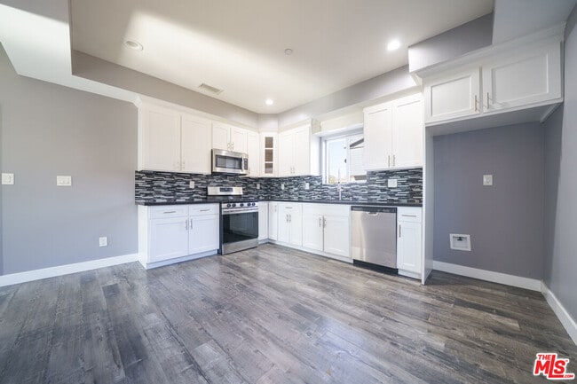 Photo - 629 W 83rd St