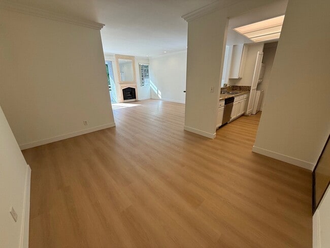 Photo - 15507 Moorpark St Unit 205