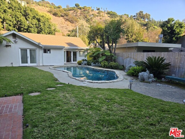 Photo - 1481 Benedict Canyon Dr House