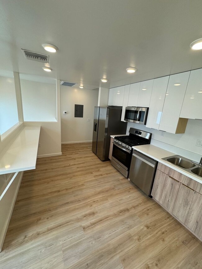 Photo - 6701 Del Playa Dr Unit 1