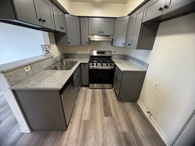 Photo - 1325 Hoover S St