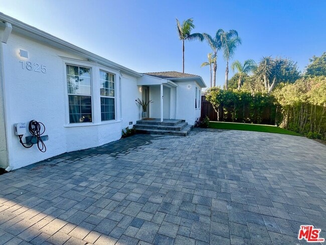 Photo - 1825 Stearns Dr