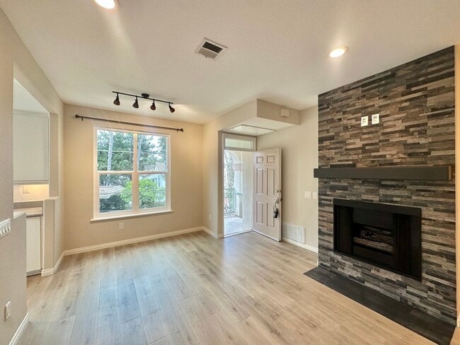 Second Floor Updated 2 BD / 2 BA In Carmel... - Second Floor Updated 2 BD / 2 BA In Carmel... Condo Unit 76