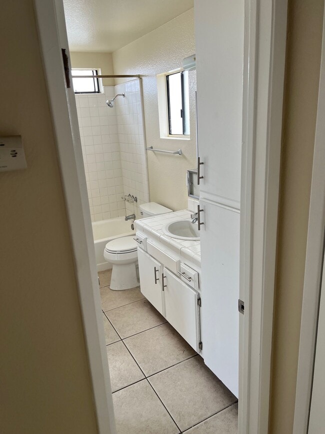 Photo - 3301 W 139th St