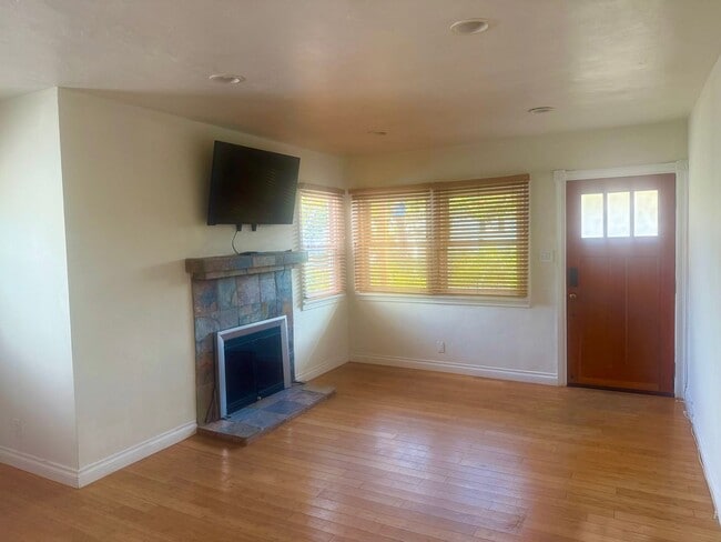 Photo - AWESOME 3 BEDROOM 2 BATH BEACH HOUSE