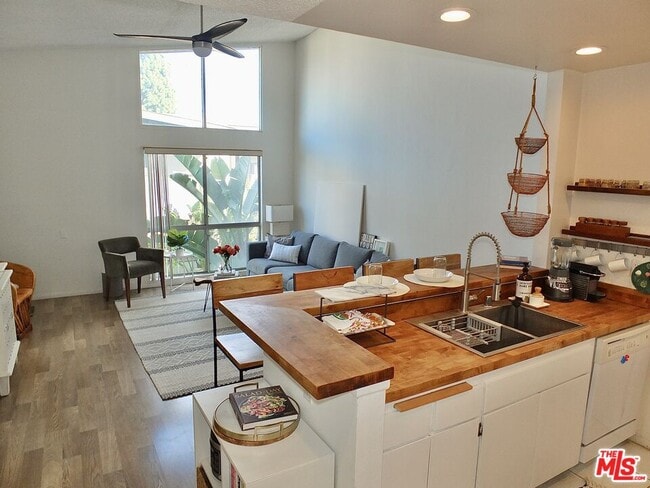 Building Photo - 826 Coriander Dr Unit C