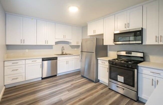 Building Photo - 2 Bed 1 Bath Remodeled Apartment in Long B... Unit 1760 Park Ave #2
