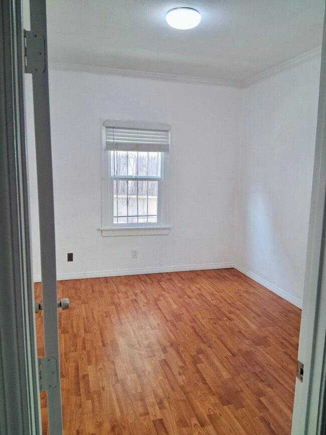 Photo - 4762 Lexington Ave