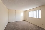 1 BR, 1 BA - 700 SF - Palms Apartments