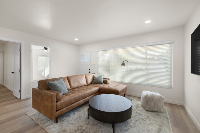 Building Photo - 6142 Mesita Dr