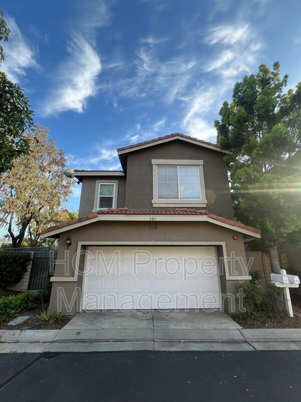 Photo - 301 N Navarette Pl House