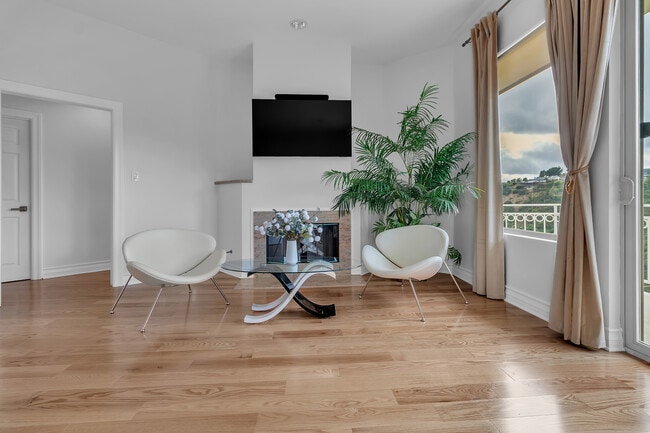 Photo - 1991 Stradella Rd