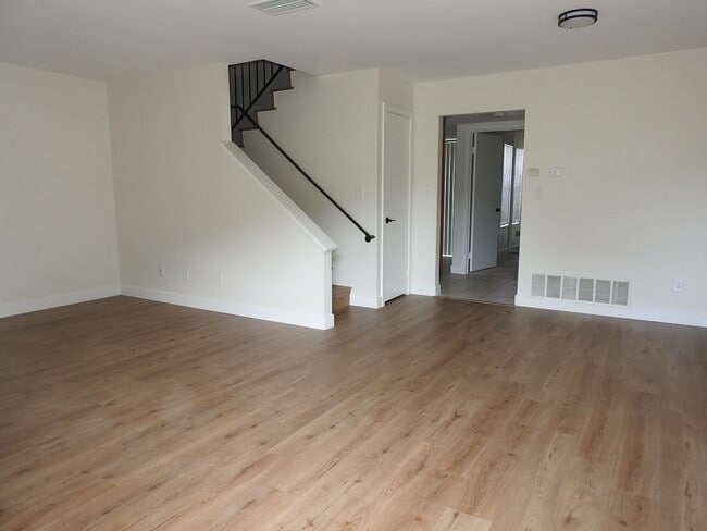 Photo - 4845scru Unit #3