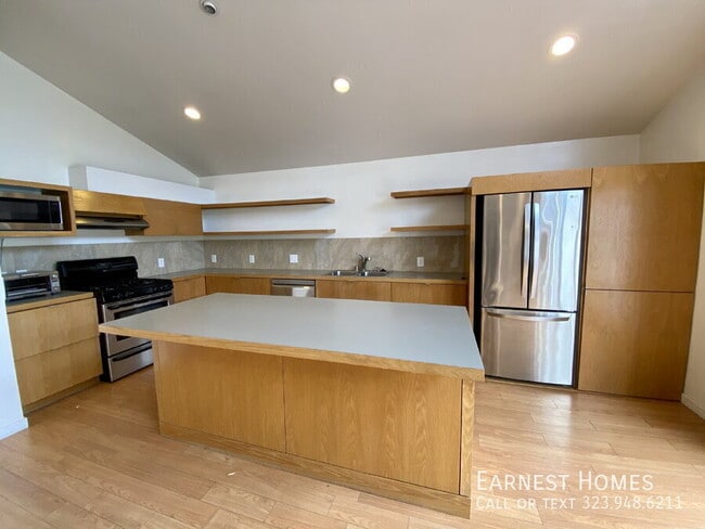 Photo - 2577 S Bundy Dr