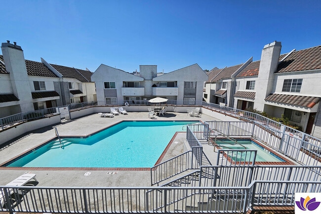 Building Photo - 618 N Howard St Unit 241