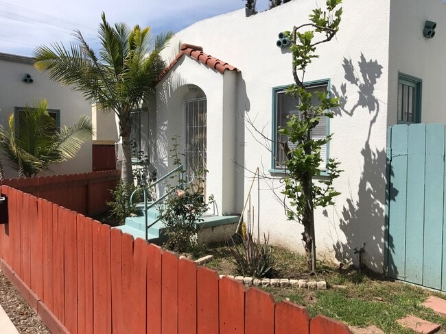 Building Photo - South Park Cottage-1BR 1BA-Freshley Painte... Unit 3119 Rental