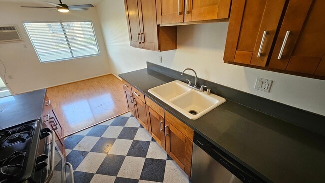 Photo - 1130 N Fuller Ave Unit 10