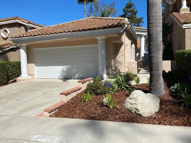 Building Photo - Beautiful 2 Bed/2 Bath Shadowridge Home