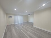 Photo - 14609 Saticoy St Townhome