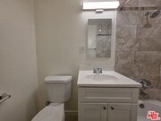 Photo - 2400 Vanderbilt Ln Unit 2400D